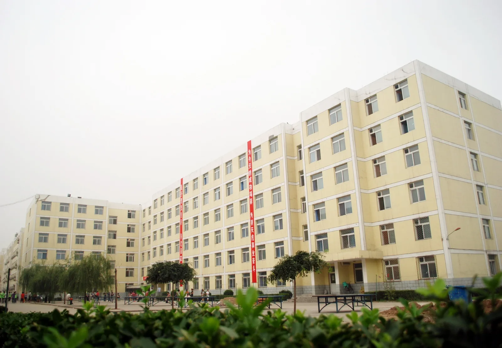  学生公寓楼2
